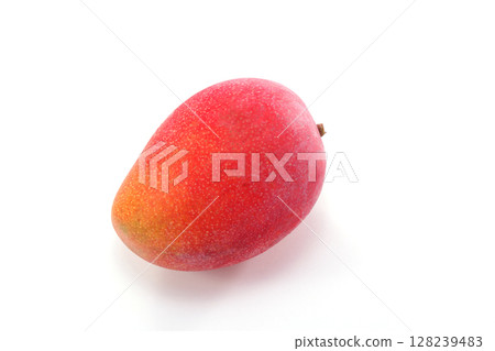 delicious looking mango 128239483