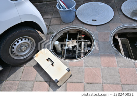Septic tank maintenance, inspection, cleaning, and maintenance Septic tank maintenance, inspection, cleaning, and maintenance 128240021