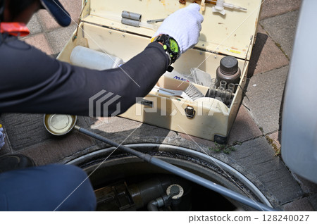 Septic tank maintenance, inspection, cleaning, and maintenance Septic tank maintenance, inspection, cleaning, and maintenance 128240027