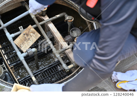 Septic tank maintenance, inspection, cleaning, and maintenance 128240046