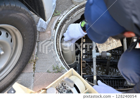 Septic tank maintenance, inspection, cleaning, and maintenance Septic tank maintenance, inspection, cleaning, and maintenance 128240054