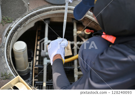 Septic tank maintenance, inspection, cleaning, and maintenance Septic tank maintenance, inspection, cleaning, and maintenance 128240093