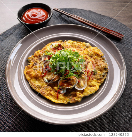 Crispy Oyster Omelette With Spicy Sauce 128240253