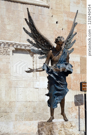 Angel statue outside of the Cathedral dedicated to the Blessed Virgin Mary under the designation Santa Maria Matricolare in Verona, Italy Angel statue outside of the Cathedral dedicated to the Blessed Virgin Mary under the designation Santa Maria Matricolare in Verona, Italy 128240454