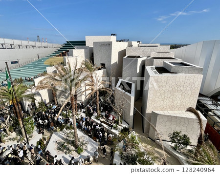 大阪關西世博會2025：從大型環狀屋頂俯瞰海外展館 128240964