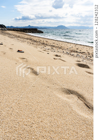 Beach scenery of Teshima, Shozu District, Kagawa Prefecture Beach scenery of Teshima, Shozu District, Kagawa Prefecture 128242312