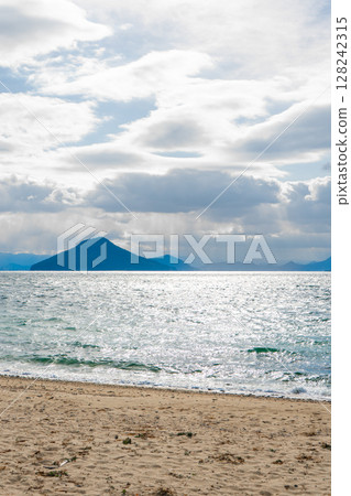 香川縣小豆郡豐島的海灘風景 128242315