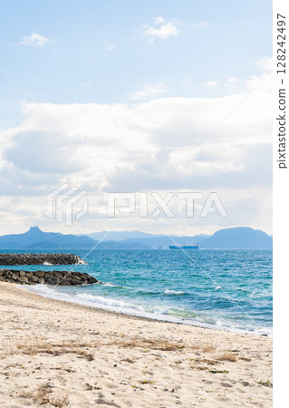 香川縣小豆郡豐島的海灘風景 香川縣小豆郡豐島的海灘風景 128242497