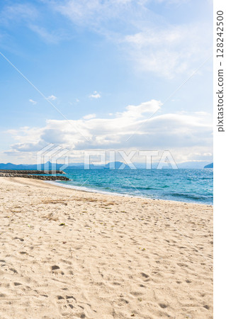 Beach scenery of Teshima, Shozu District, Kagawa Prefecture Beach scenery of Teshima, Shozu District, Kagawa Prefecture 128242500