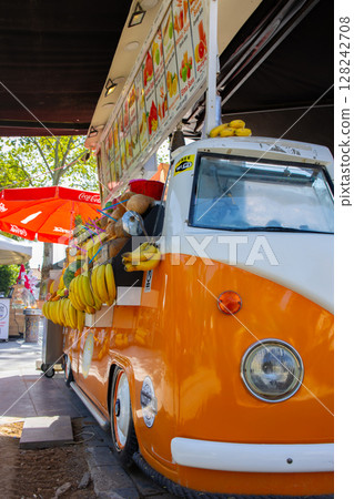 Fresh juice corner outside 128242708