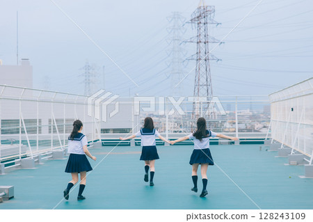 High school girl running on the roof 128243109