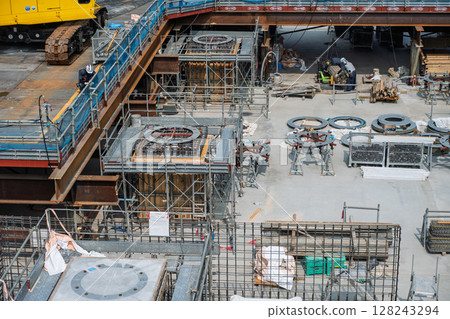 Large heavy machinery and access platform at a construction site 128243294