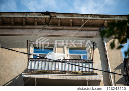 Visible fissure in build structure reveal effects of tremors, pointing to outdate building condition 128243520