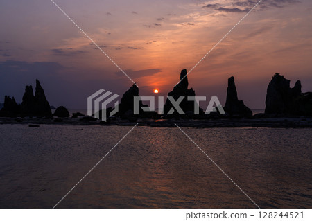 <和歌山縣>橋行岩的黎明 128244521