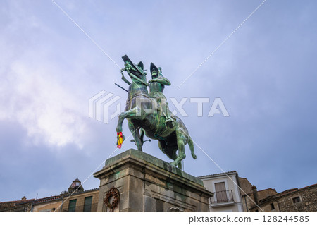 Majestic Pizarro Equestrian Statue in Trujillo Square, Spain. 128244585