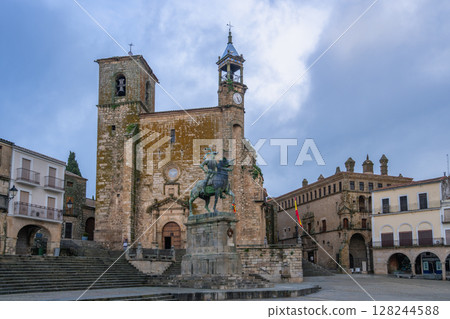 Historic Pizarro Equestrian Statue at Trujillo Square, Spain. 128244588