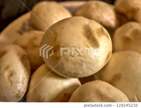 delicious natural mushrooms to eat 128245210