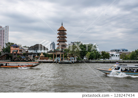 Boat on the Chao Phraya River 128247434