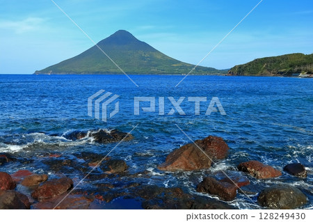 [鹿兒島縣]從薩摩的長崎鼻看到的開聞岳（薩摩富士） 128249430