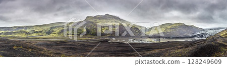 Dramatic volcanic landscape with glacier lagoon in Iceland 128249609