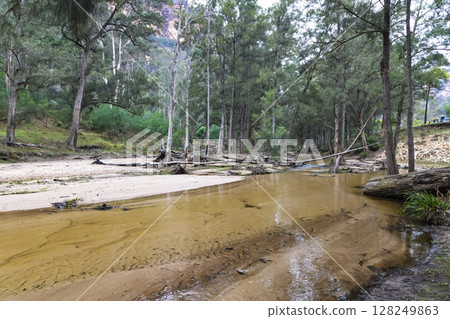 The Capertee River running at low levels in the Wollemi National Park 128249863