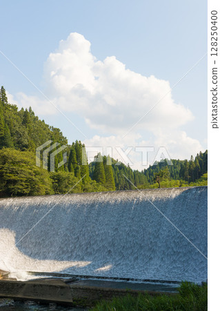 Shiramizu Dam and summer clouds (Taketa City, Oita Prefecture) Shiramizu Dam and summer clouds (Taketa City, Oita Prefecture) 128250400