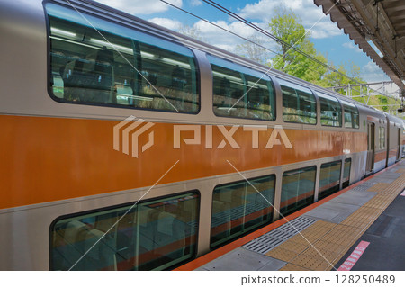 Chuo Line Rapid Train Green Car Platform Chuo Line Rapid Train Green Car Platform 128250489