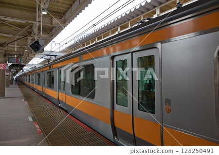 Chuo Line Rapid Train Green Car Platform 128250491