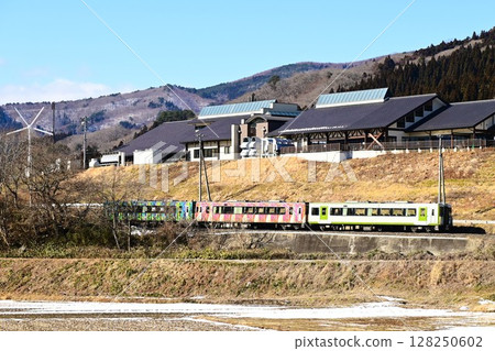 Roadside station Tono Kaze no Oka and the Kamaishi Line as seen from the rice paddy fields of Tono Roadside station Tono Kaze no Oka and the Kamaishi Line as seen from the rice paddy fields of Tono 128250602
