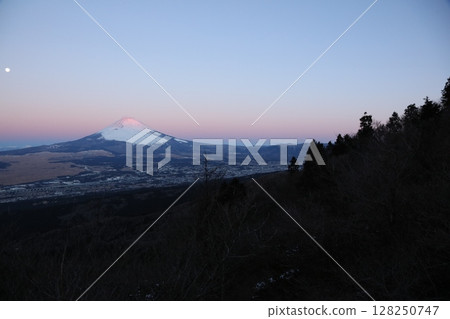 Mount Fuji  128250747