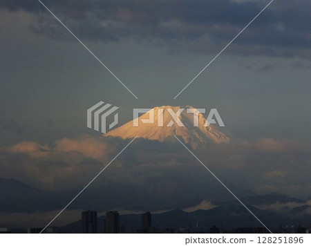 冬季富士山的日常景觀 冬季富士山的日常景觀 128251896