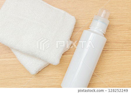 生活風格圖片 | 洗衣液和洗滌劑瓶 生活風格圖片 | 洗衣液和洗滌劑瓶 128252249