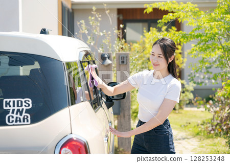 Woman cleaning the car 128253248
