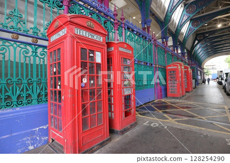 London red telephone box London red telephone box 128254290