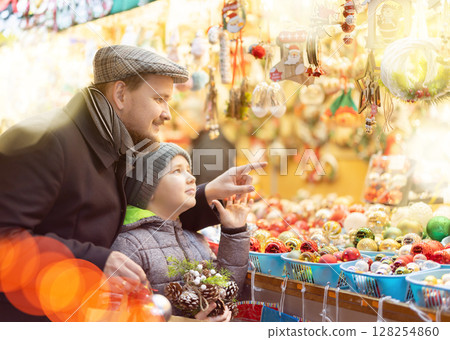 Father and son choose balls for the Christmas tree 128254860