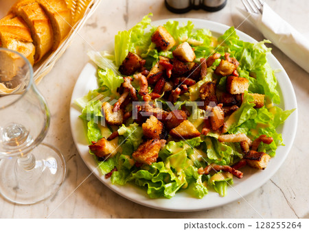 Salade aux lardons 128255264