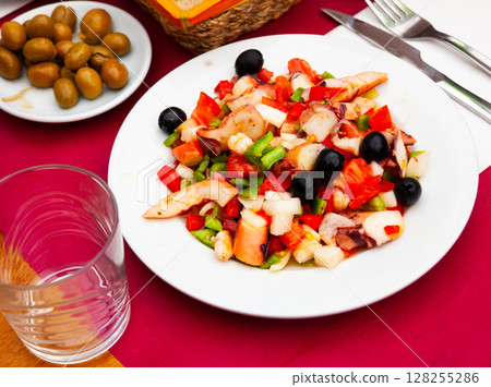 Salpicon de Marisco, cold salad from seafood with vegetables 128255286