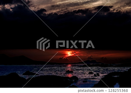 <Goto scenery> A view of the sea at dawn that shines even on a cloudy day <Goto scenery> A view of the sea at dawn that shines even on a cloudy day <Goto scenery> A view of the sea at dawn that shines even on a cloudy day <Goto scenery> A view of the sea at dawn that shines even on a cloudy day 128255368