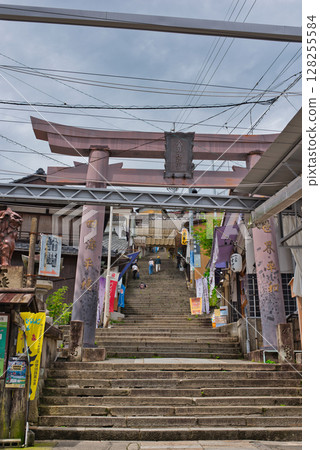 Kotohira Shrine on weekdays 128255584