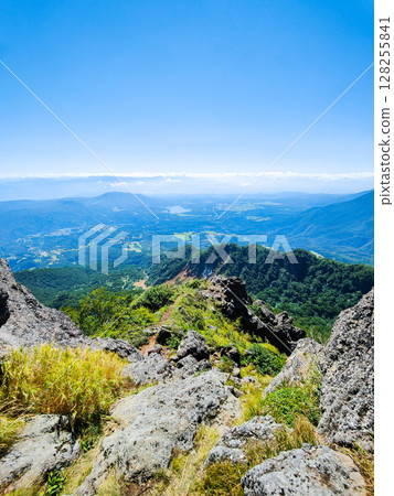 夏季攀登妙高山（從南峰頂眺望野尻湖） 128255841