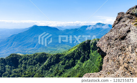 夏季攀登妙高山(從南峰頂眺望黑姬山、高妻山) 夏季攀登妙高山(從南峰頂眺望黑姬山、高妻山) 128255873
