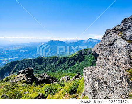 夏季攀登妙高山（從南峰頂眺望黑姬山、高妻山） 128255874