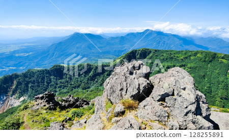 夏季攀登妙高山（從南峰頂眺望黑姬山、高妻山） 128255891