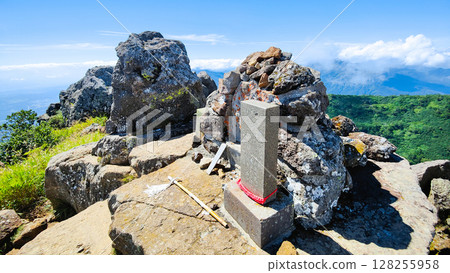 Climbing Mt. Myoko in summer (South Peak Summit) Climbing Mt. Myoko in summer (South Peak Summit) 128255958
