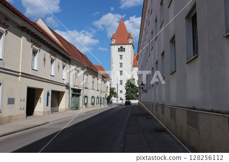 奧地利維也納新城的狹窄街道 128256112