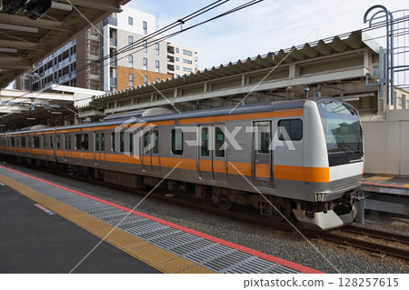 Chuo Line Rapid Train Green Car Platform 128257615