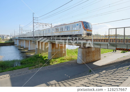 Yurakucho Line/Fukutoshin Line 17000 series crossing the Tsurumi River 128257667