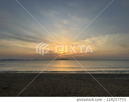 Sunset over the sea Sunset over the sea 128257753