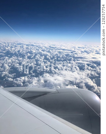 從飛機看見的雲彩 128257754