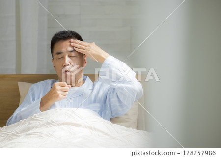 Senior man in bed 128257986
